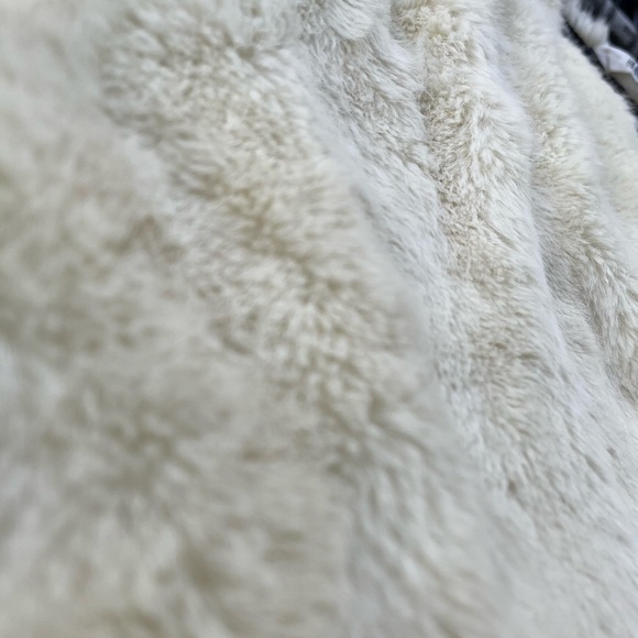 H&M Faux Fur Snap Front Vest - Ivory/Cream - 10/11Y - Picture 5 of 12